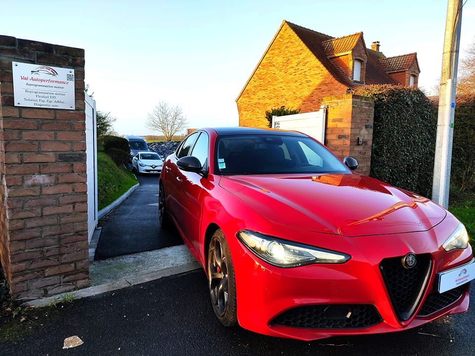 Alfa Romeo Giulia rouge préparée par Val Auto Performance